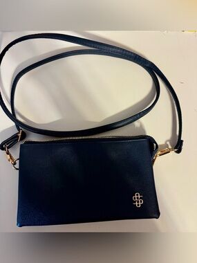 NWOT Simply Southern Convertible Crossbody Navy Blue with gold accent’s. Stylish